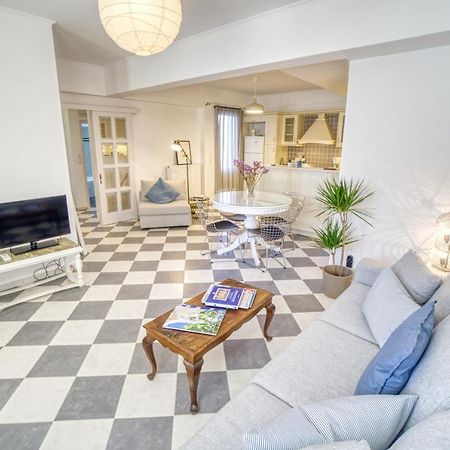Stylish, Cozy 2-Bdr Flat In Andros Town By Explore Andros Esterno foto