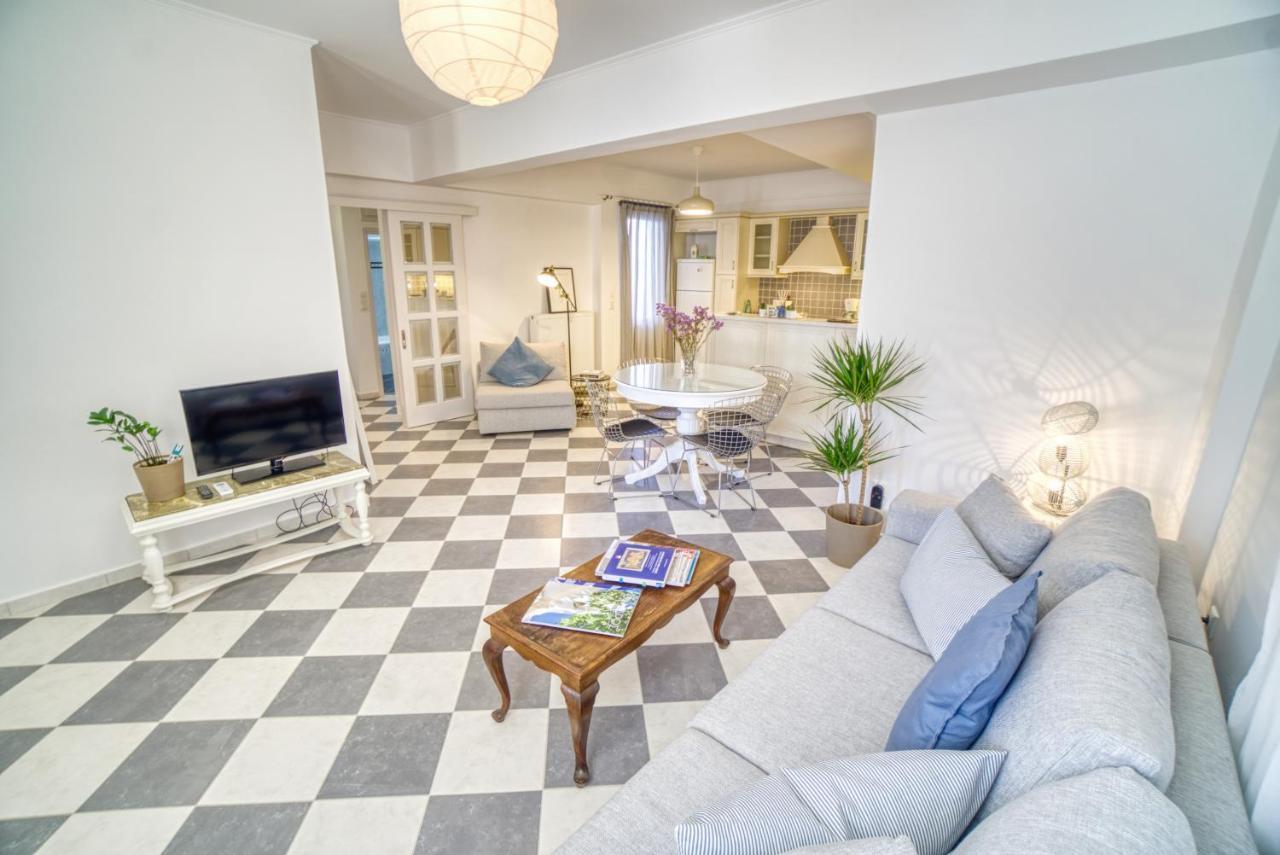 Stylish, Cozy 2-Bdr Flat In Andros Town By Explore Andros Esterno foto