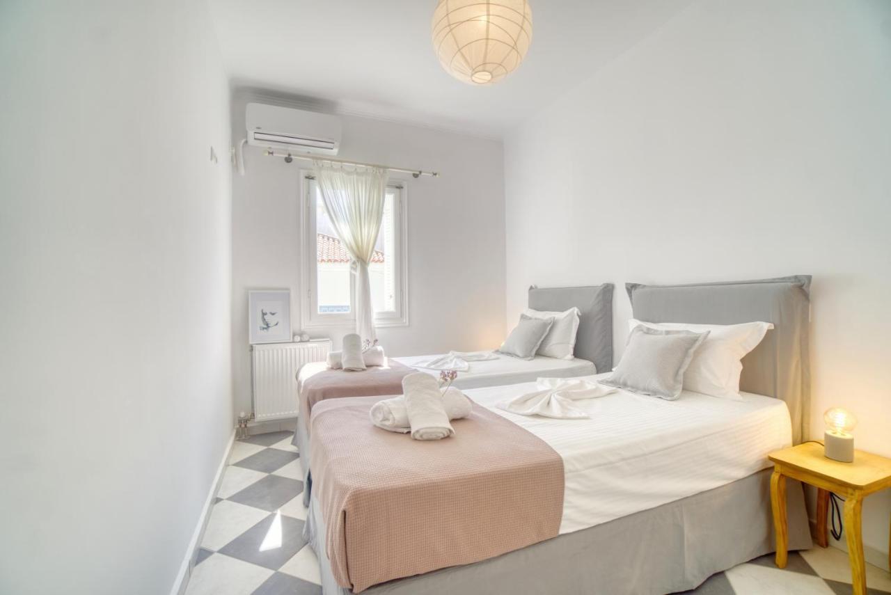 Stylish, Cozy 2-Bdr Flat In Andros Town By Explore Andros Esterno foto