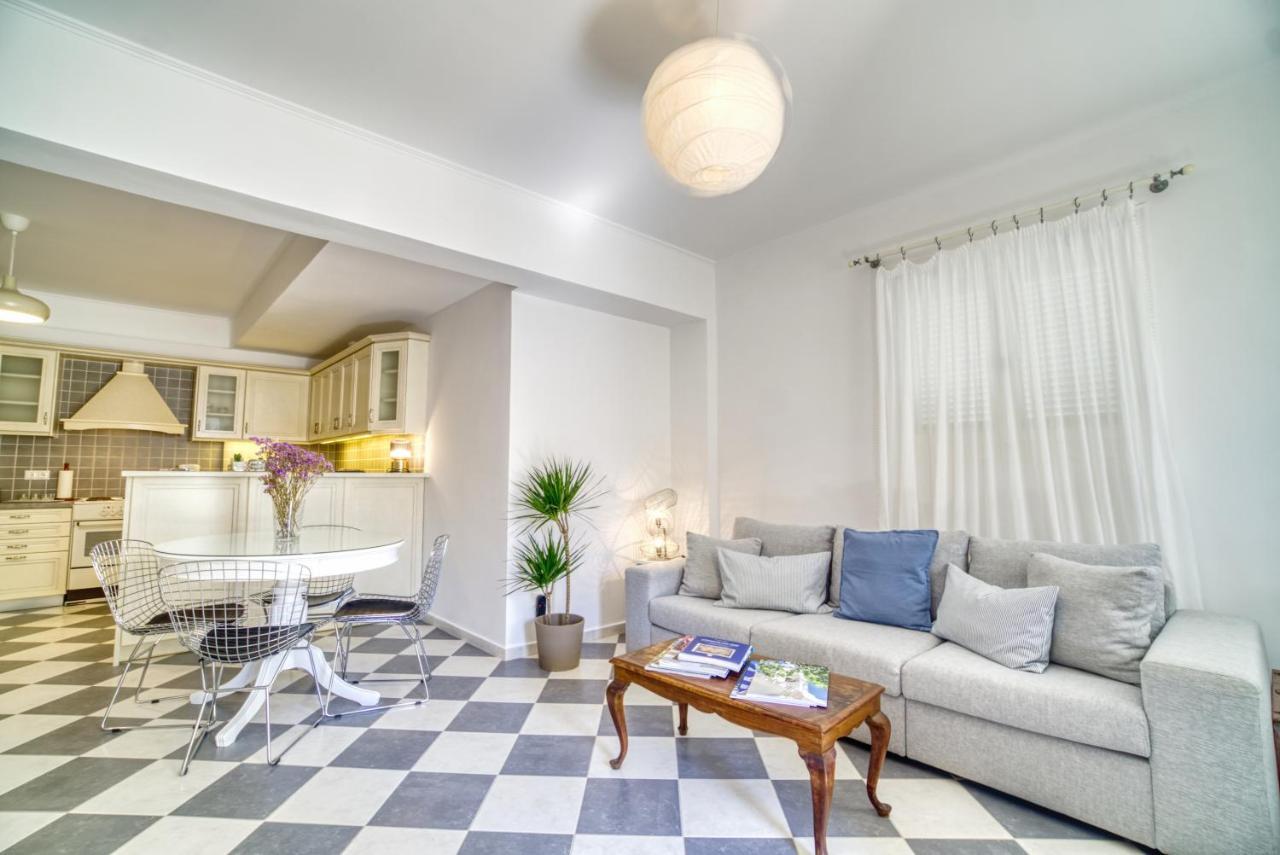 Stylish, Cozy 2-Bdr Flat In Andros Town By Explore Andros Esterno foto
