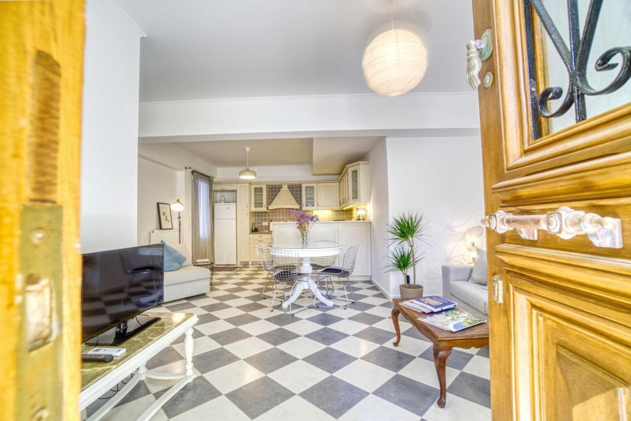 Stylish, Cozy 2-Bdr Flat In Andros Town By Explore Andros Esterno foto