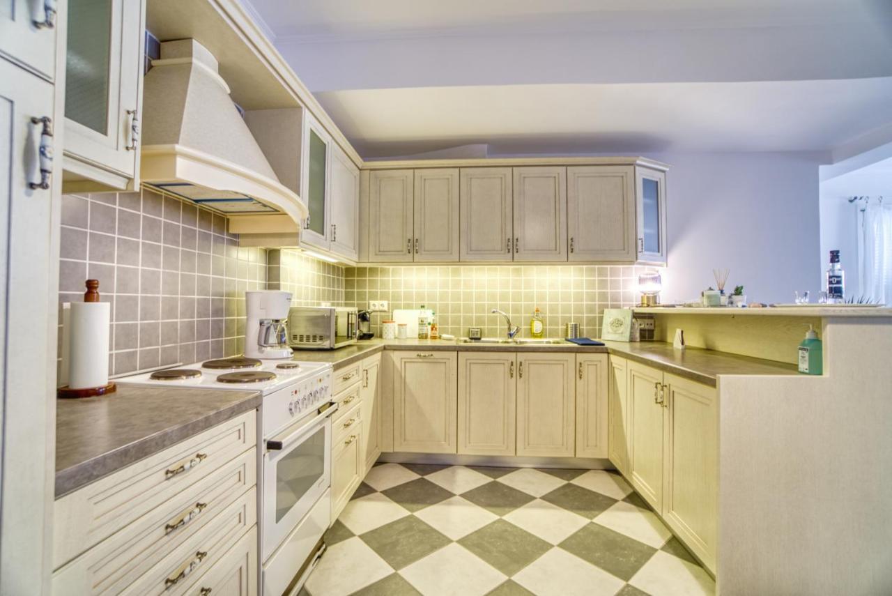 Stylish, Cozy 2-Bdr Flat In Andros Town By Explore Andros Esterno foto