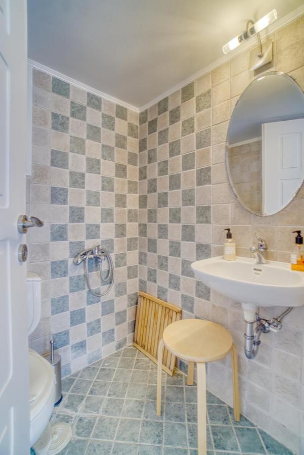Stylish, Cozy 2-Bdr Flat In Andros Town By Explore Andros Esterno foto