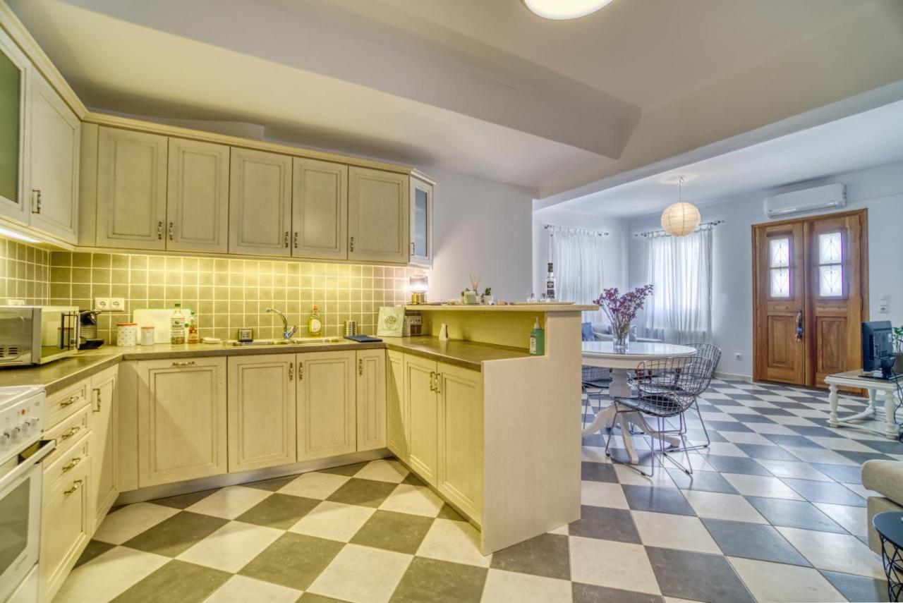Stylish, Cozy 2-Bdr Flat In Andros Town By Explore Andros Esterno foto